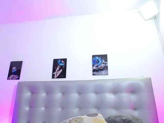 Horny-juliette webcam