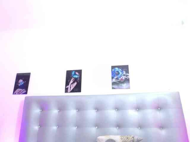 Horny-juliette webcam