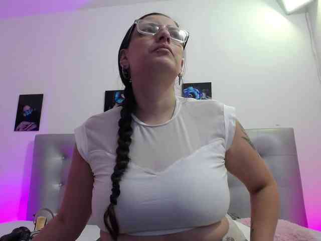 Horny-juliette webcam