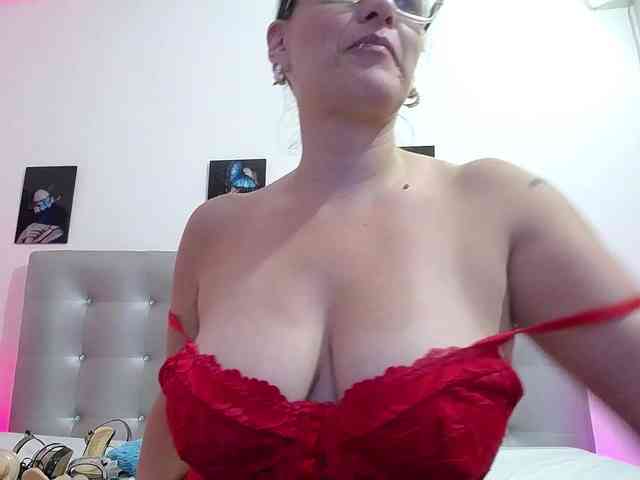 Horny-juliette webcam