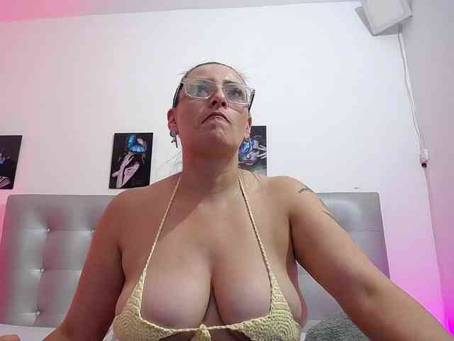 Horny-juliette webcam