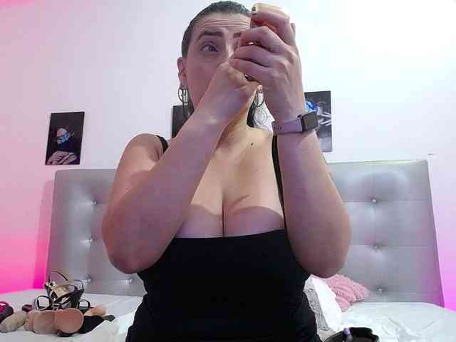 Horny-juliette webcam