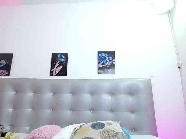 Horny-juliette webcam