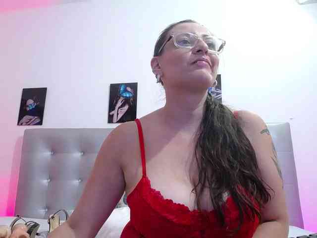 Horny-juliette webcam