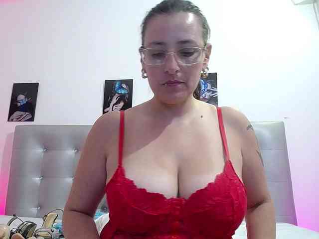 Horny-juliette webcam