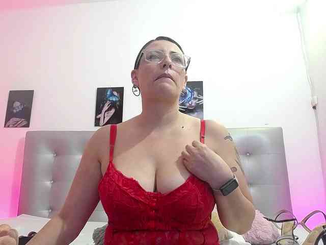 Horny-juliette webcam