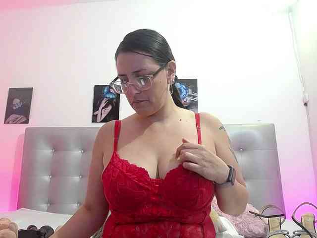 Horny-juliette webcam