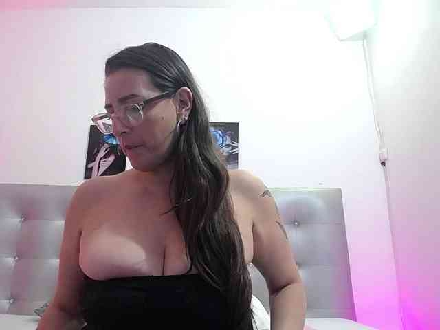 Horny-juliette webcam