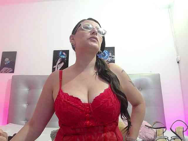 Horny-juliette webcam