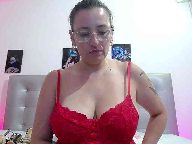 Horny-juliette webcam