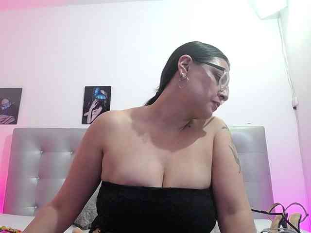 Horny-juliette webcam