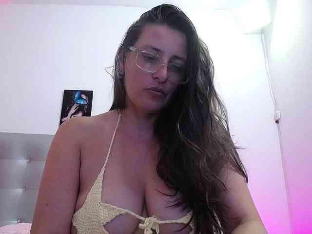 Horny-juliette webcam