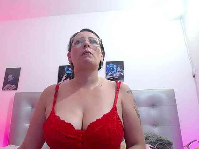 Horny-juliette webcam