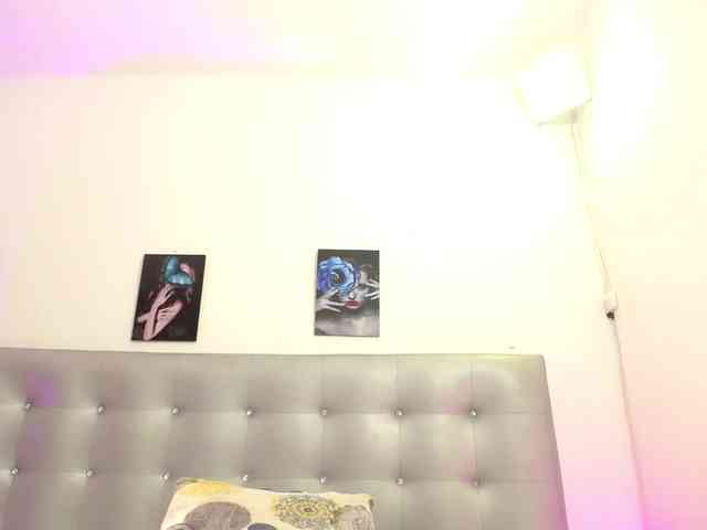 Horny-juliette webcam