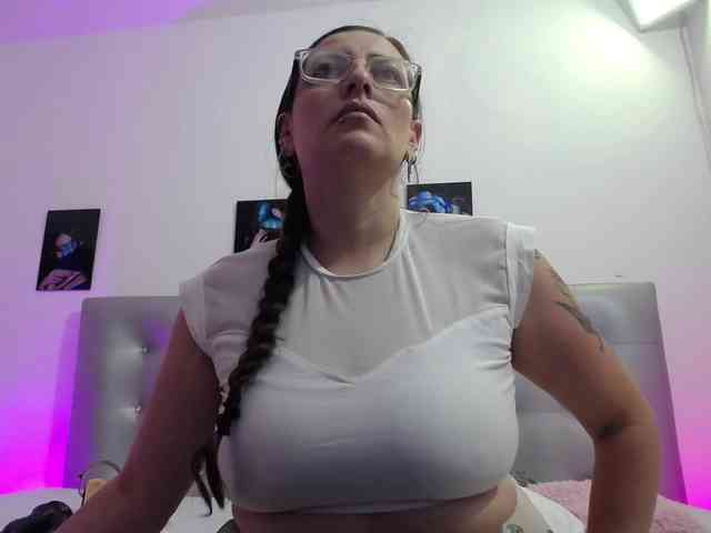 Horny-juliette webcam