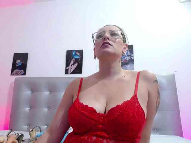 Horny-juliette webcam