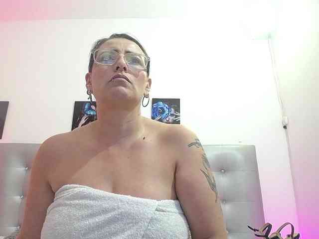 Horny-juliette webcam