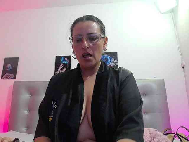 Horny-juliette webcam