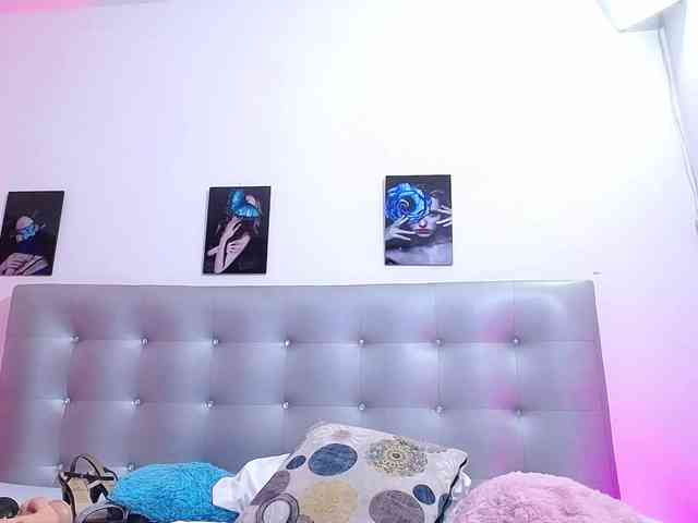 Horny-juliette webcam