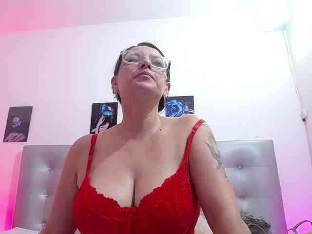 Horny-juliette webcam