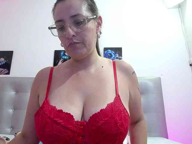 Horny-juliette webcam