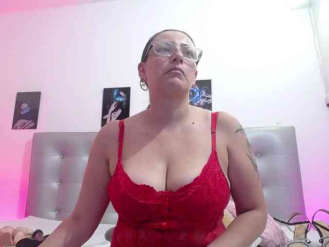 Horny-juliette webcam