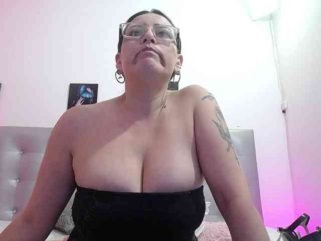 Horny-juliette webcam