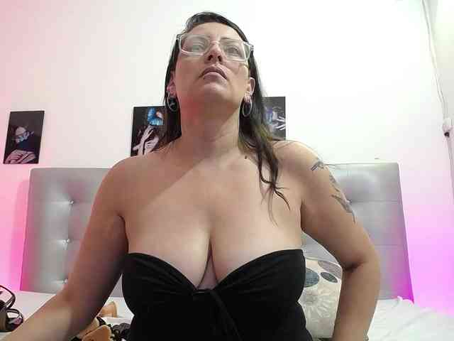 Horny-juliette webcam