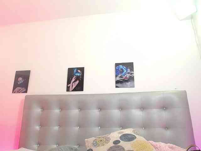 Horny-juliette webcam