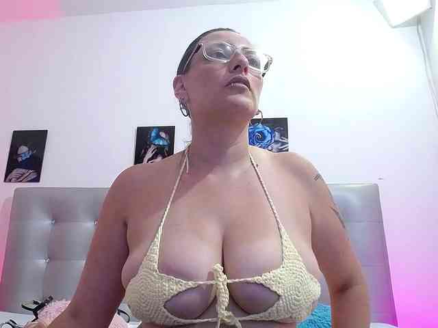 Horny-juliette webcam