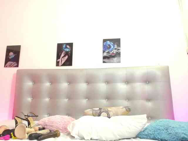 Horny-juliette webcam