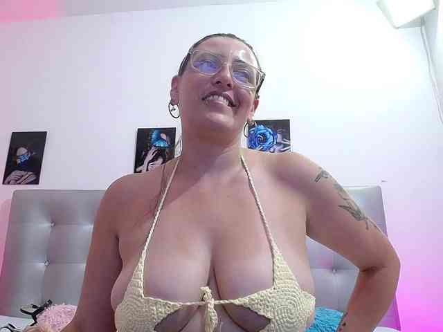 Horny-juliette webcam