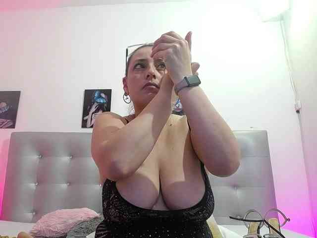 Horny-juliette webcam