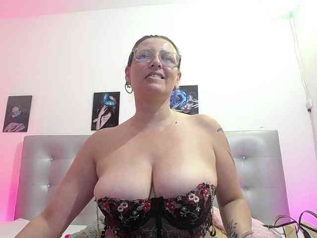 Horny-juliette webcam