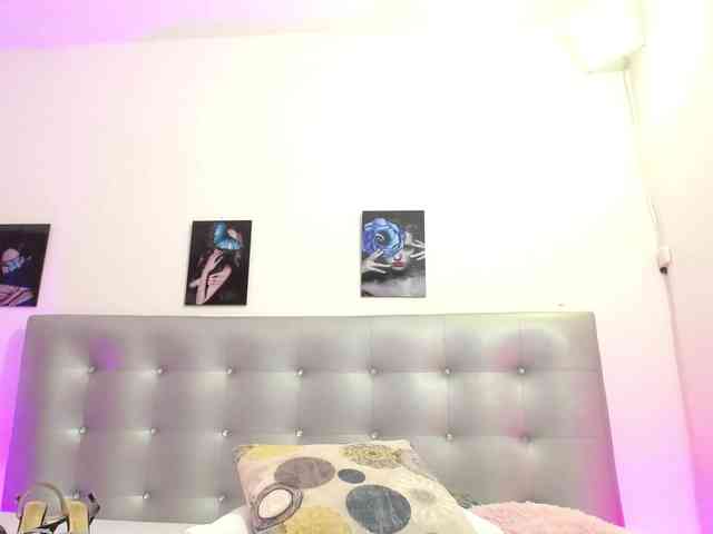 Horny-juliette webcam
