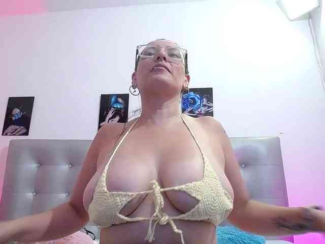 Horny-juliette webcam