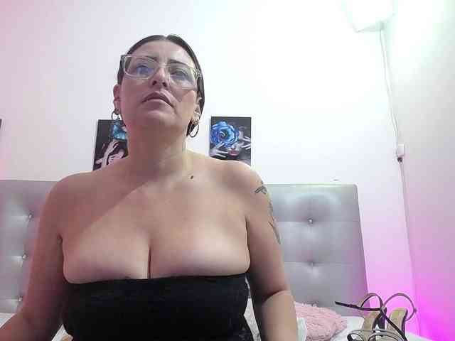 Horny-juliette webcam