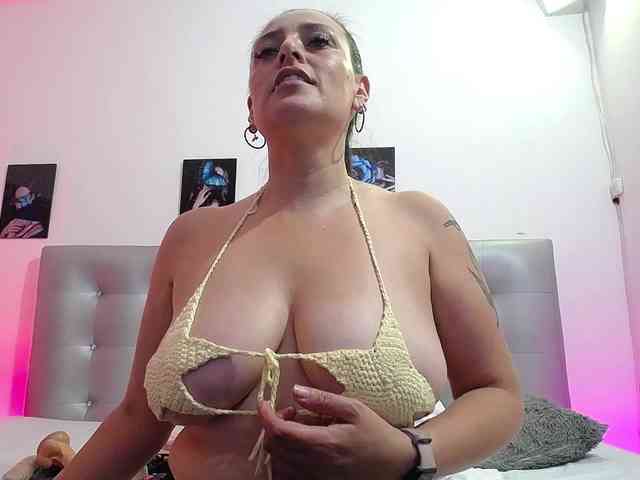 Horny-juliette webcam