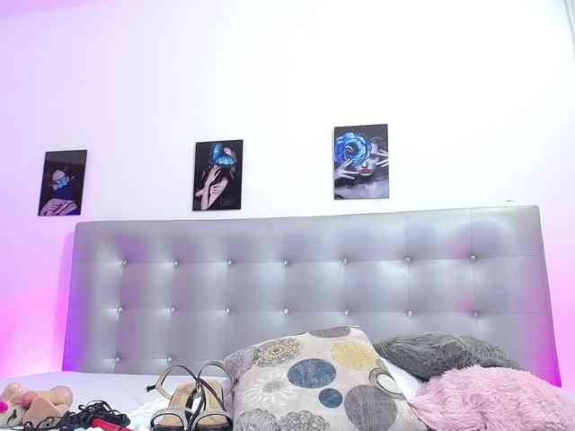 Horny-juliette webcam