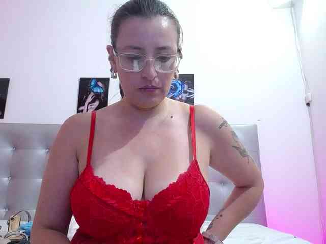 Horny-juliette webcam