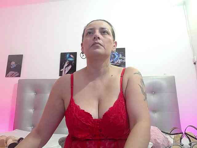 Horny-juliette webcam