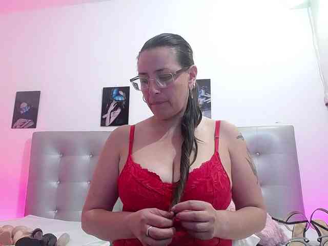 Horny-juliette webcam