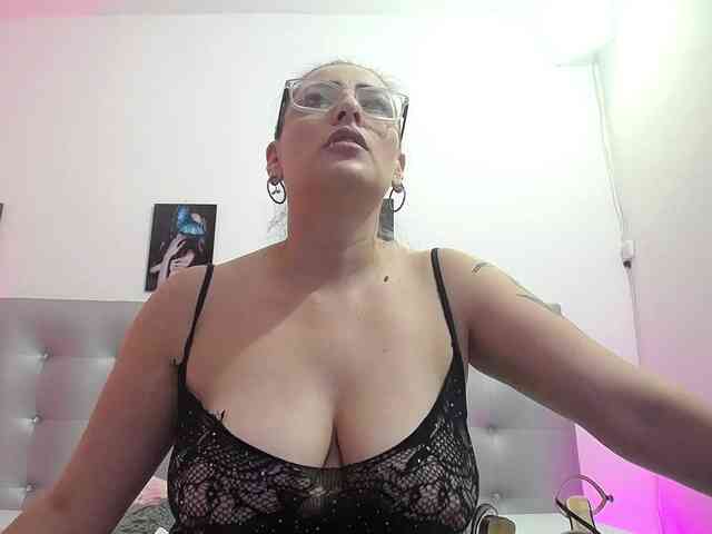 Horny-juliette webcam