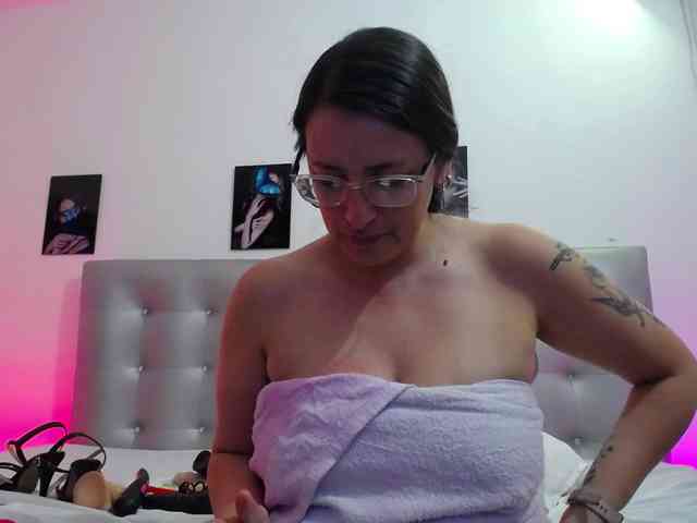 Horny-juliette webcam