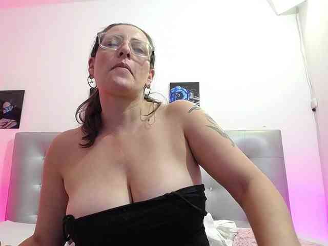 Horny-juliette webcam