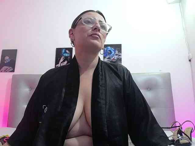 Horny-juliette webcam
