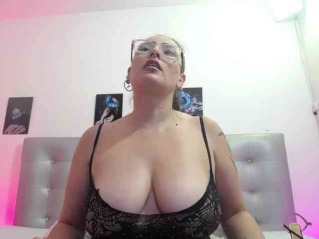 Horny-juliette webcam