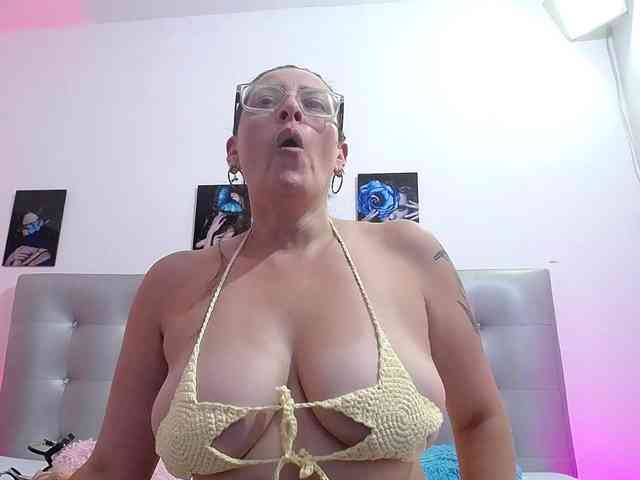 Horny-juliette webcam