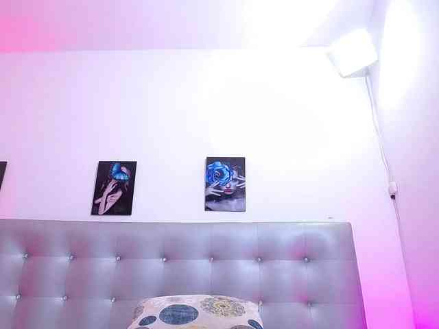 Horny-juliette webcam