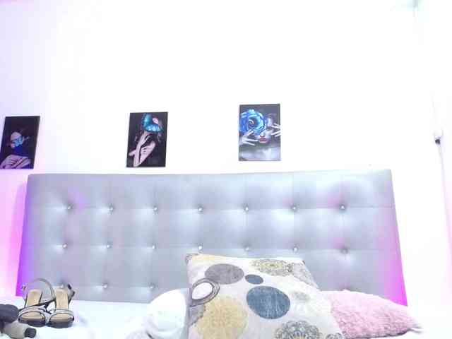 Horny-juliette webcam
